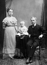 Спиридон Николаевич Андреев с женой Екатериной Петровной и сыном Николаем. 1914 г.
