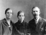 Карл Янович Зумент с женой и сыном