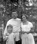 Владимир Андреевич Адульчик с женой Анной Алексеевной и дочерью Любовью. 1929 г.