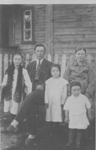 Семён Павлович Комлев с женой и детьми. 