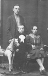 Семён Николаевич Николаев, его жена Анастасия Львовна и сын Николай
