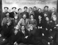 Правление артели «Трудассириец» совместно с группой лучших ударников производства. Ок. 1936 г. Стоят: Михаил Иванович Марагулов (расстрелян; том 11), Александр Лаврентьевич Заяев (умер в Вятлаге), Гавриил Михос, Ростам Били-Лазарев (расстрелян; том 7), Зая Константинович Беньяминов (расстрелян; том 11), Семёнов, Явнан Левандо (умер в 1942, Книга памяти «Блокада», том 17), Мануил Шевелевич Давыдов (расстрелян; том 11), Яков Семёнович Израилов (расстрелян; том 7); сидят: Мансур Гаврилов, неизвестный, Азизов (умер в блокаду), Осипов Павел Ильич (репрессирован в 1938 г.), Гирш Сорин, Борис Назарович Юлев (погиб при пытках в тюрьме), Иван Тальевич Азизов (расстрелян; том 11), Сидоров (погиб на фронте); лежат: Иосиф Лазаревич Мурадов (умер в 1942, Книга памяти «Блокада», том 21), В. Тумасов (погиб на фронте), Садук Арутюнов (репрессирован, умер в ссылке в Казахстане), Михаил Георгиевич Бадалов (осуждён на 8 лет, умер после войны).