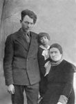 Моисей Ошерович Гехт с семьей