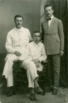 Иосиф Рахмельевич Эстеркин (слева) и Самуил Михайлович Эстеркин (в центре)