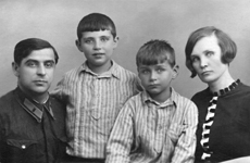 Зинаида Ивановна Лопухина, её муж Семён Ефимович Орловский, их сыновья Эрнст и Феликс