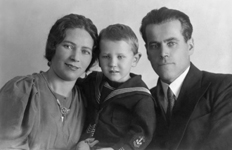Яков Петрович Озолинг, его жена Анна Ивановна и сын Адольф