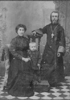 Владимир Иванович Пограницкий с женой Анной Ивановой и сыном Евгением. Тихвин, 1910 г.