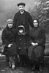 Михаил Михайлович Соболев, его жена Екатерина Андреевна, сын Владислав и тёща Татьяна Степановна Калинина