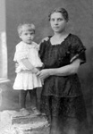 Бронислава Яновна Соколовская с дочерью Ольгой. 1925 г.
