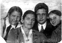 Ирина Хвощинская, Лидия Сергеевна Третьякова, Борис Григорьевич Немерицкий, Ирина Бо-рисовна Немерицкая. 30 сентября 1936 г.