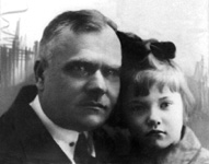 Донат Августович Бабро с дочерью Ниной. Ленинград, 1928 г.
