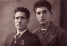 Тагир Муслимович Арменакян (слева) с товарищем. Ленинград, 14 октября 1934 г.