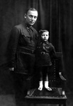 Ананий Васильевич Ошибченко с сыном Игорем