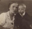 Анна Абрамовна Зыбкина и сын Витя. 1940 год