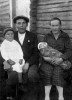 Иван Александрович Ильин расстрелян 5 мая 1938.
На фото – с женой Елизаветой Андреевной, сыном Робертом и дочерью Лидией
