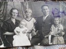 Семён Демьянович Кузьминский, жена Анастасия, приёмная дочь Тася, сын Владимир и дочь Ольга. Примерно 1927–1928.