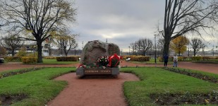 Троицкая площадь, Петербург, 30 октября 2025