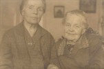 Серафима Александровна – справа