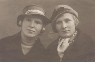 С дочерью Людмилой, сентябрь 1936