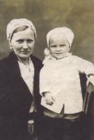 Сын Вовочка с бабушкой, 16 июля 1941