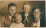 Бернгард Рулевский с женой Еленой Ивановной, сыном Леонардом и дочерью Мэри
Ленинград, июль 1937