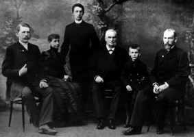 Пётр Вячеславович, Мария Корнилиевна, Николай Вячеславович, Вячеслав Петрович, Борис Вячеславович, Александр Вячеславович Печаткины