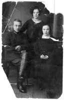 Фёдор Никифорович Кулль, его жена Елена Ивановна и её сестра Вера Ивановна Самыгина