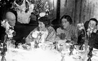 Михаил Иванович Тимошков (слева)