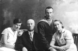 Семья Перттиля: Сиркка, Вольфрид Матвеевич, Мауно и Августа Генриховна. 1932