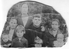 Иван Иванович Пырский в кругу семьи