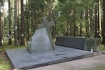 Левашовское мемориальное кладбище, памятник расстрелянным полякам (на реставрации с июля 1923)